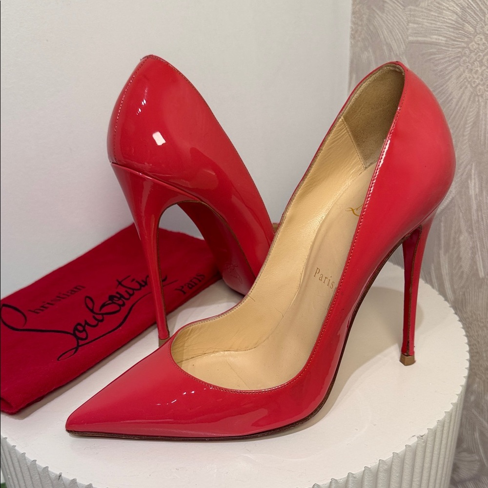 Christian Louboutin Pink Patent Leather Pumps – Red Sole